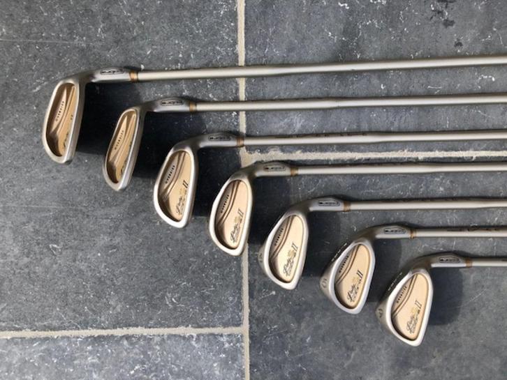 BUNDELVERKOOP: STRIJKIJZERS, HOUT, 2 GOLFTASSEN, GOLFKAR, Sport en Fitness, Golf, Zo goed als nieuw, Tas, Callaway, Ophalen