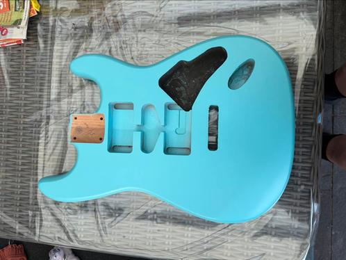 Stratocaster body HSH” Tiffany Blue” B stock lees!, Muziek en Instrumenten, Instrumenten | Onderdelen, Verzenden