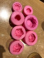 Moules de roses pour bougies, Huis en Inrichting, Woonaccessoires | Kandelaars en Kaarsen, Ophalen of Verzenden, Zo goed als nieuw
