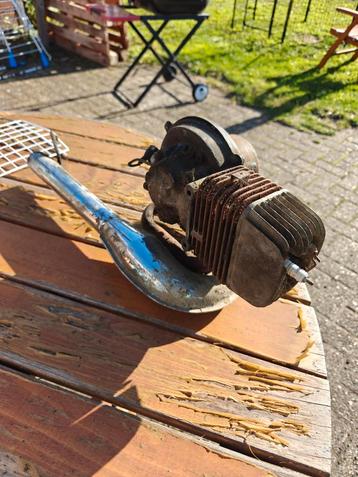 Vespa ciao blok met uitlaat te koop beschikbaar voor biedingen