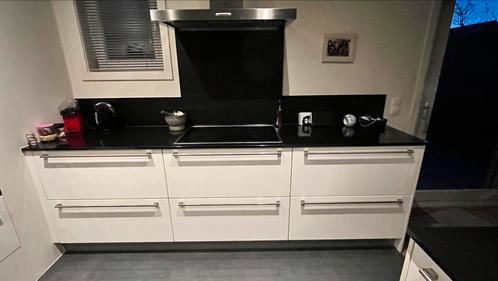 Keuken nog in goede staat., Huis en Inrichting, Keuken | Complete keukens, Gebruikt, Overige typen, Wit, Graniet of Steen, Hoogglans of Gelakt
