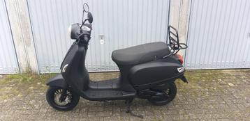 Une classe BTC 50cc 2020 avec papiers et clés, en excellent 