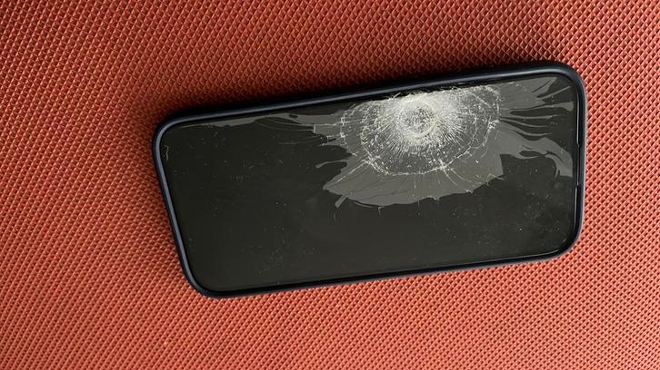 iPhone 15 Pro — pour pièces — ne s’allume plus, Télécoms, Téléphonie mobile | Housses, Coques & Façades | Apple iPhone, Ne fonctionne pas