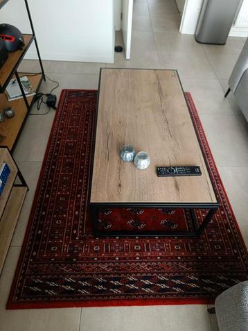 Salontafel in industriële uitvoering  beschikbaar voor biedingen