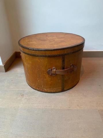 decoratie interieur hoedendoos beschikbaar voor biedingen