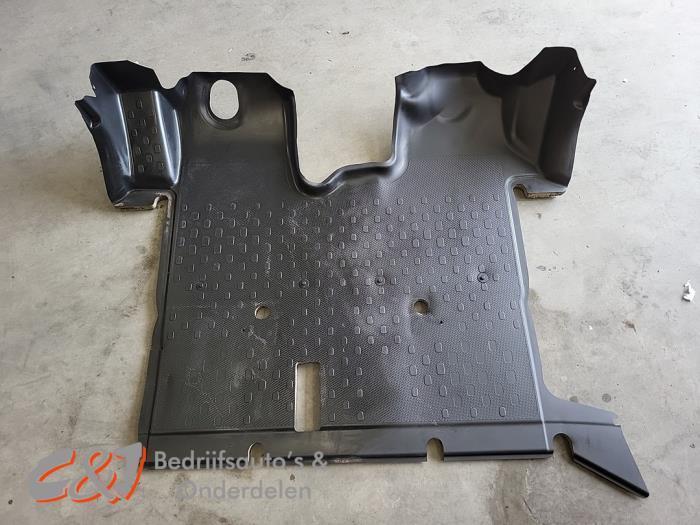 Vloerbedekking van een Opel Vivaro, Auto-onderdelen, Interieur en Bekleding, Opel, Gebruikt, 3 maanden garantie, Ophalen of Verzenden