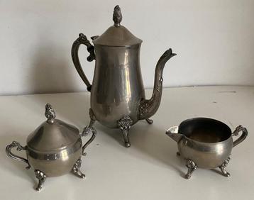 Vintage verzilverd koffie- of theeservies  beschikbaar voor biedingen