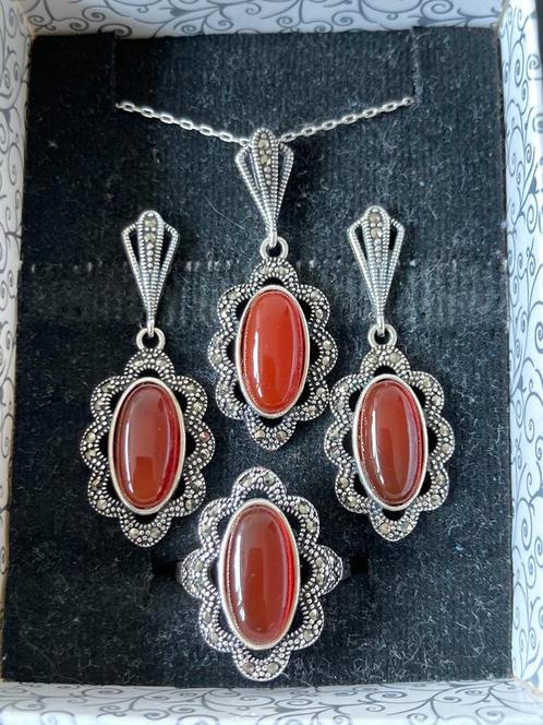 Zilveren setje met carneool, Bijoux, Sacs & Beauté, Boucles d'oreilles, Neuf, Puces ou Clous, Argent, Rouge, Avec pierre précieuse