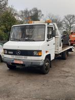 Mercedes 711 Takelwagen  1991 met lichtbak en sterke winch, Auto's, Vrachtwagens, Mercedes-Benz, Diesel, Particulier, Te koop