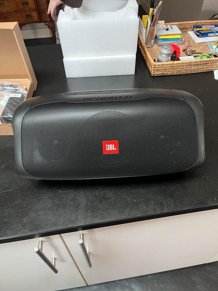 JBL Basspro go - subwoofer - speaker, Audio, Tv en Foto, Luidsprekerboxen, Zo goed als nieuw, Subwoofer, JBL, Ophalen of Verzenden