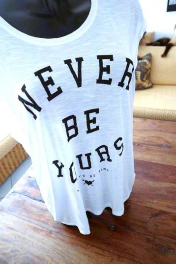 nieuw ‘never be yours always be mine’ als top T-shirt