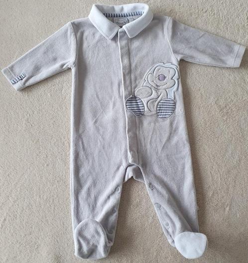 Pyjama grenouillère velours gris - T68 (6 mois) - Noukie’s, Enfants & Bébés, Vêtements de bébé | Taille 68, Utilisé, Garçon ou Fille