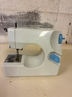 Mini machine à coudre a piles, Hobby & Loisirs créatifs, Machines à coudre & Accessoires, Enlèvement, Utilisé, Machine à coudre