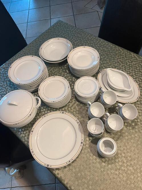 63-delig servies, Huis en Inrichting, Keuken | Servies, Bord(en), Ophalen