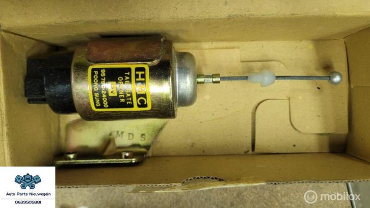 Achterklep schakelaar Hyundai Scoupé ('90-'95) 95790-24000, Auto-onderdelen, Dashboard en Schakelaars, Hyundai, Nieuw, Ophalen of Verzenden