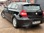 BMW 1 SERIE 116i ✅SPORT EVO PACK // GARANTIE 1 JAAR, Auto's, BMW, 4 cilinders, 1290 kg, Zwart, Euro 4