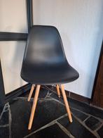 Eetkamer/keuken/terrasstoelen, Zo goed als nieuw, Zwart, Vier