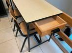 Schooltafeltje +stoelen | lessenaar schuifjes retro vintage, Kinderen en Baby's, Kinderkamer | Tafels en Stoelen, Ophalen, Zo goed als nieuw