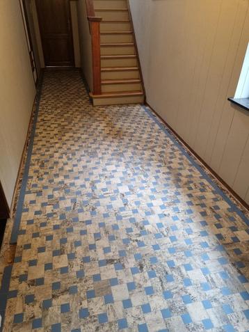 Vintage vloertegels +-10m², zelf uit te breken. beschikbaar voor biedingen