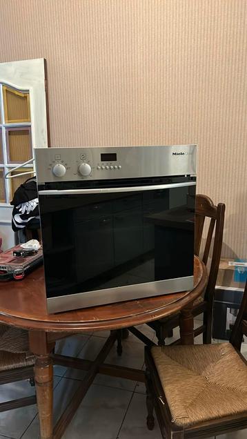 Miele oven beschikbaar voor biedingen