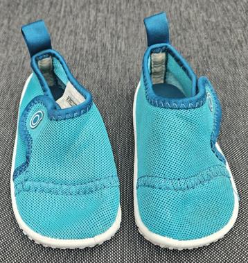 Aqua schoentjes kind beschikbaar voor biedingen