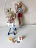 Barbie Mattel en baby Barbie met boodschappenwagentje, Kinderen en Baby's, Speelgoed | Poppen, Ophalen of Verzenden, Barbie