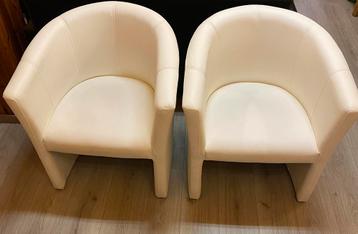 2 witte cabrioletfauteuils in perfecte staat, 70€/st beschikbaar voor biedingen