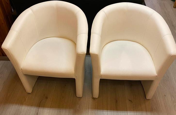 2 witte cabrioletfauteuils in perfecte staat, 70€/st, Huis en Inrichting, Fauteuils, Zo goed als nieuw, Leer, 50 tot 75 cm, Minder dan 75 cm