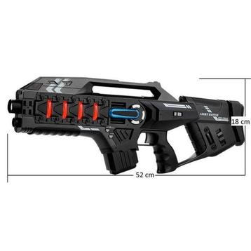 Set met lasergun met batterijen en actievest in topstaat. beschikbaar voor biedingen