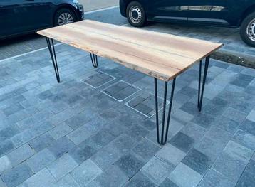 Eettafel beschikbaar voor biedingen