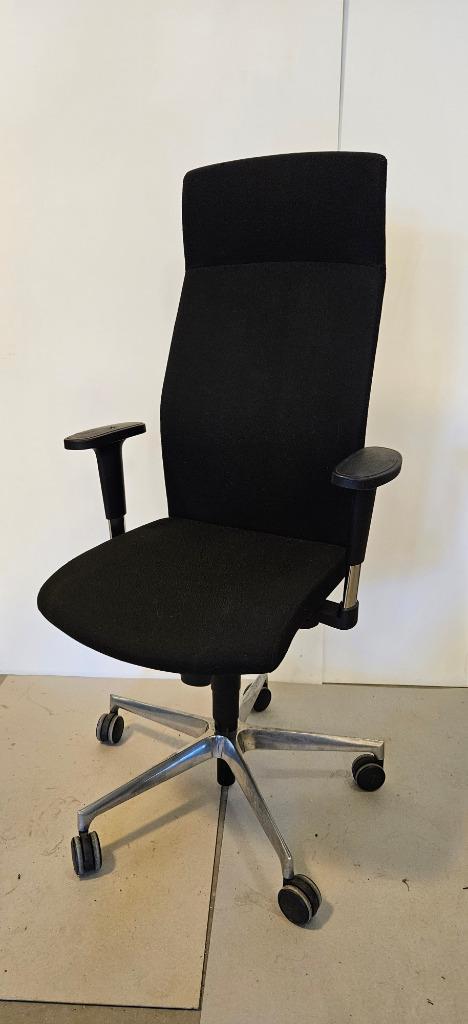 Zwarte ergonomische bureaustoel met wielen, Huis en Inrichting, Bureaustoelen, Gebruikt, Bureaustoel, Zwart, Ergonomisch, Ophalen