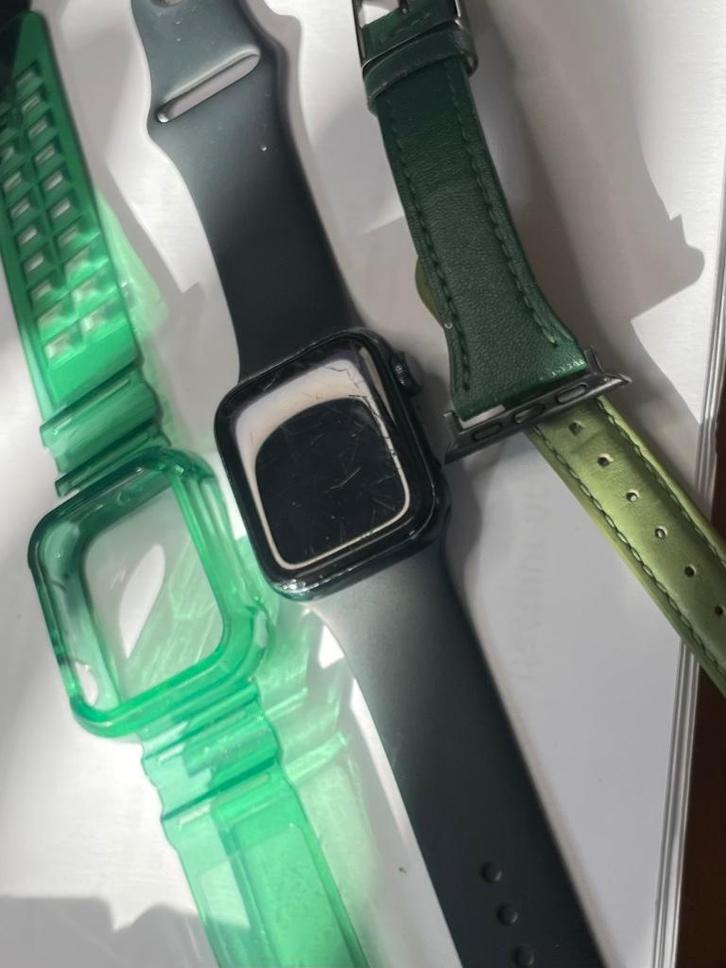 Apple Watch SE gen 2 40mm – uitstekende staat Smartwatch, Handtassen en Accessoires, Smartwatches, Gebruikt, iOS, Zwart, Afstand