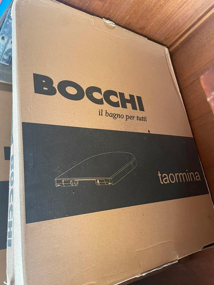 Bocchi soft closing wc bril, Doe-het-zelf en Bouw, Sanitair, Nieuw, Ophalen