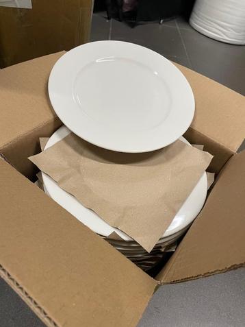 12 nieuwe platte borden beschikbaar voor biedingen