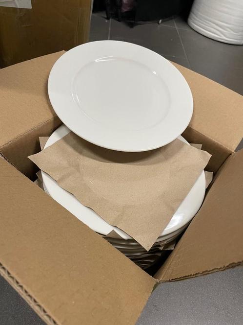 12 nieuwe platte borden verglaasd, Huis en Inrichting, Keuken | Servies, Nieuw, Bord(en), Effen, Ophalen