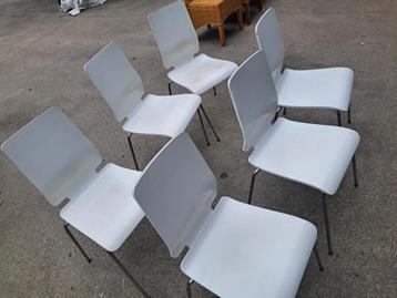 6 keuken stoelen beschikbaar voor biedingen