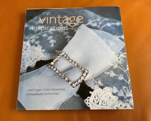 Vintage inspirations Jane Cassini & Ann Brownfied, Livres, Art & Culture | Photographie & Design, Utilisé, Photographes, Enlèvement ou Envoi