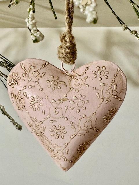 Kerst in Roze - ijzeren HART hanger met bloemmotief, Diversen, Kerst, Zo goed als nieuw, Ophalen of Verzenden