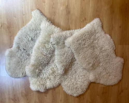 Prijsdaling: Vier schapenvellen – gezellig en warm – Nu €35, Huis en Inrichting, Stoffering | Tapijten en Vloerkleden, Gebruikt