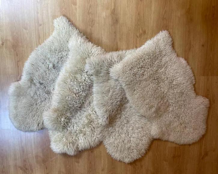 De herfst komt eraan! Vier schapenvellen – gezellig en warm, Huis en Inrichting, Stoffering | Tapijten en Vloerkleden, Gebruikt