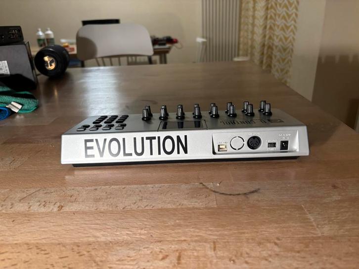 Evolution UC‑16 U‑Control – Très bon état- controller midi, Musique & Instruments, Équipement Midi, Comme neuf, Enlèvement