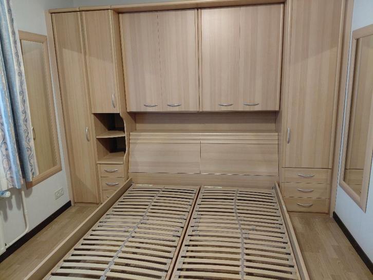 Tweepersoonsbed met bijhorende kast, Huis en Inrichting, Slaapkamer | Bedden, Gebruikt, Tweepersoons, 160 cm, 200 cm, Hout, Beige