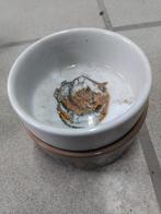 2 mangeoires rongeurs 11 cm et pierre à ronger neuve.