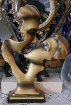 Abstract Paar Kussende Beeldjes, Ophalen