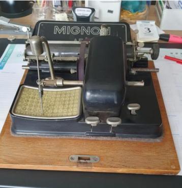 Retro antieken typemachine Mignon beschikbaar voor biedingen