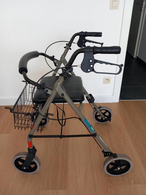 Rollator nieuw inclusief mandje en wandelstok, Diversen, Rollators, Zo goed als nieuw, Ophalen
