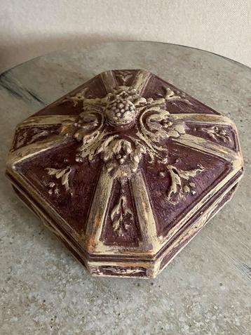 Doosje kistje brocante decoratie curiosa interieur beschikbaar voor biedingen