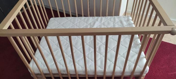 Parc Périclès hêtre massif avec matelas, Enfants & Bébés, Parcs, Comme neuf, Rectangulaire, Réglable en hauteur, Roulettes, Enlèvement