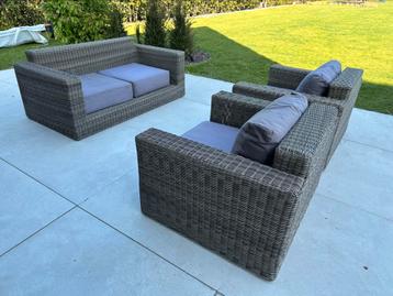 Loungeset van kwalitatieve wicker beschikbaar voor biedingen