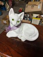 Beeldje witte kat, Enlèvement, Utilisé, Animal